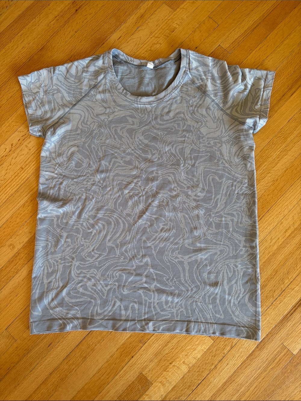 lululemon athletica Gray Heather Short Sleeve Performance Top